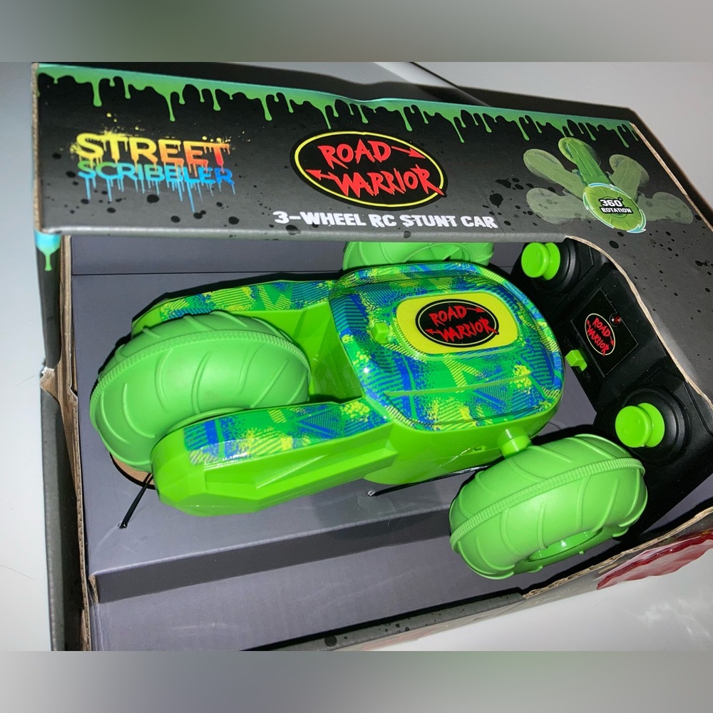Street Scribbler 3-Wheel RC Stunt Car Green Neon ~ NIB